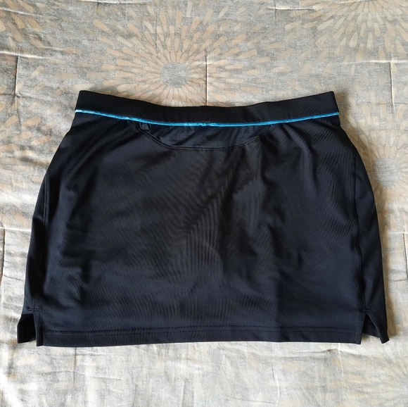 Adidas skirt with aqua shorts size M - Picture 11 of 14